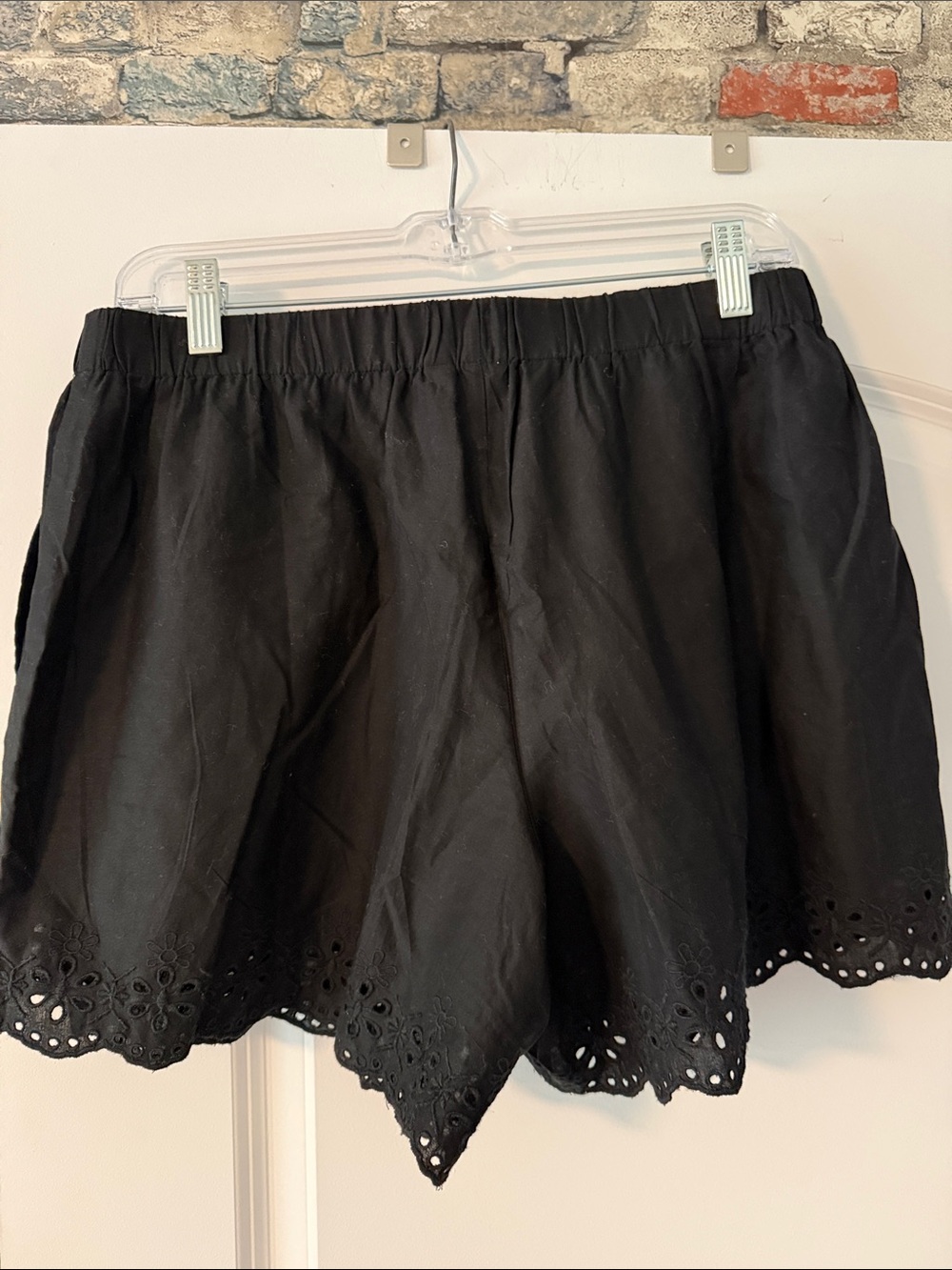 GAP Black High Waist Eyelet Trim Shorts - Picture 2 of 4